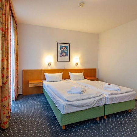 Hotel Rostock West Im "Kritzmow Park" Extérieur photo